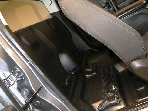 Used 2022 Chevrolet Colorado LT w/ Fleet Safety Package image 20