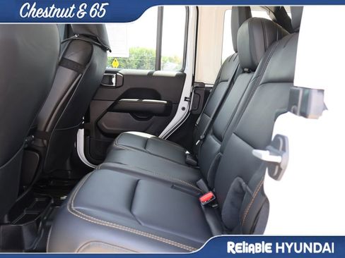 Used 2025 Jeep Wrangler Unlimited Sahara AWD/4WD image 18