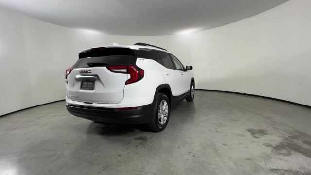 Used 2023 GMC Terrain SLE w/ Driver Convenience Package FWD image 8