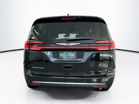Used 2024 Chrysler Pacifica Touring-L FWD image 7