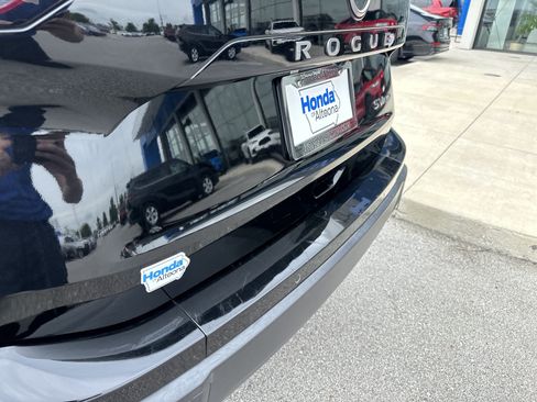 Used 2024 Nissan Rogue SV AWD/4WD image 9