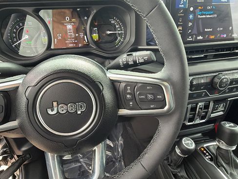 Used 2025 Jeep Wrangler Sahara w/ Safety Group image 27