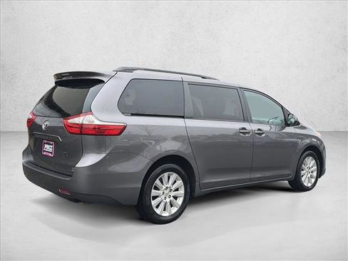 Used 2015 Toyota Sienna LE image 5