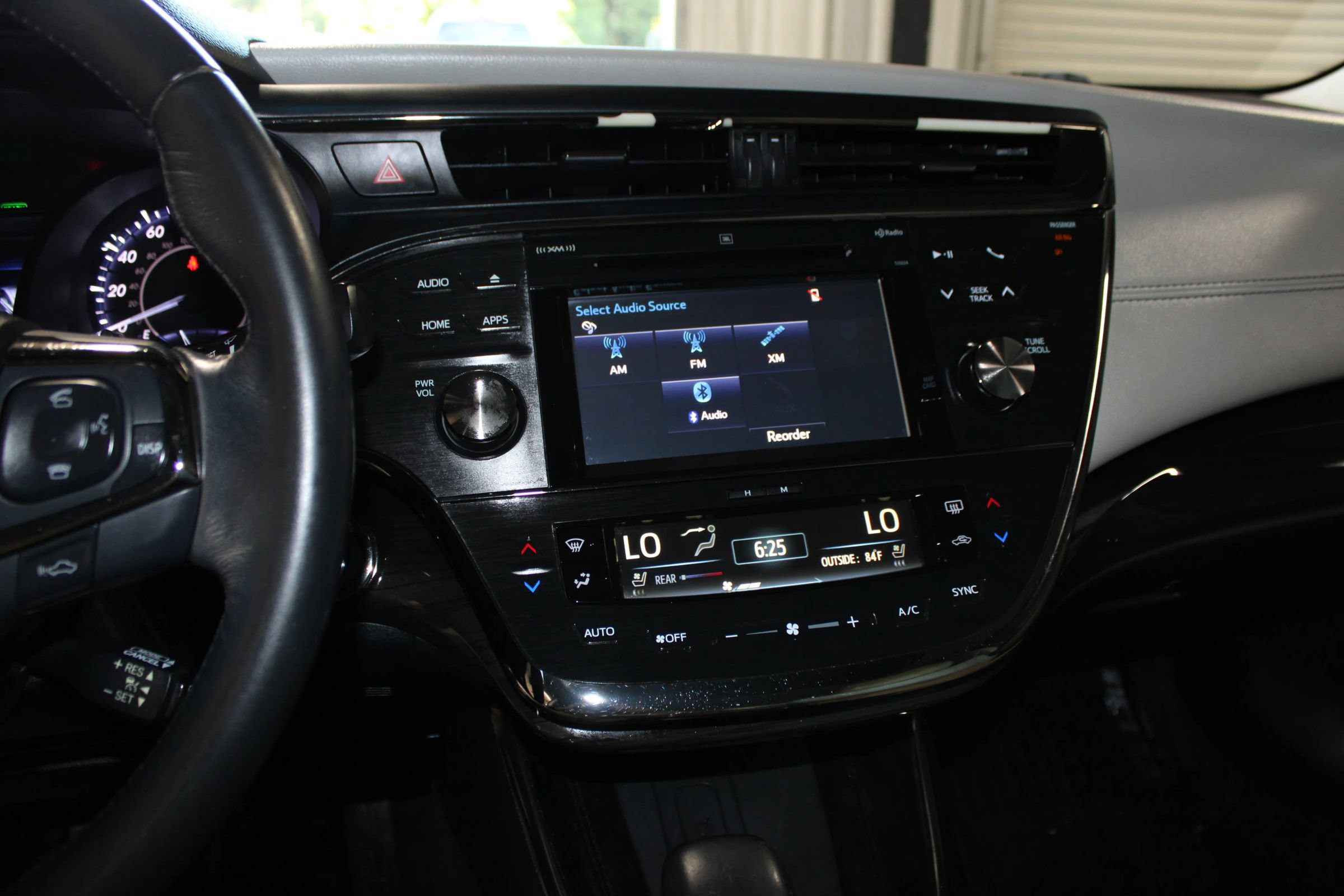 Used 2015 Toyota Avalon Limited w/ Technology Package FWD image 13