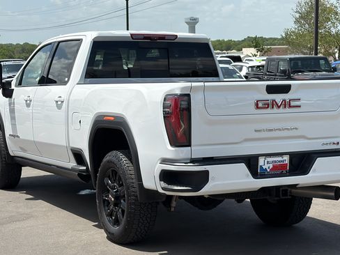 Used 2025 GMC Sierra 2500 AT4 w/ AT4 Premium Plus Package AWD/4WD image 7