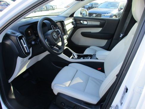 Certified 2024 Volvo XC40 B5 Plus w/ Protection Package Premier image 12