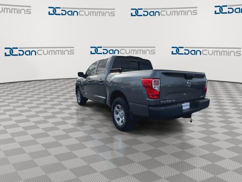 Used 2018 Nissan Titan S image 7