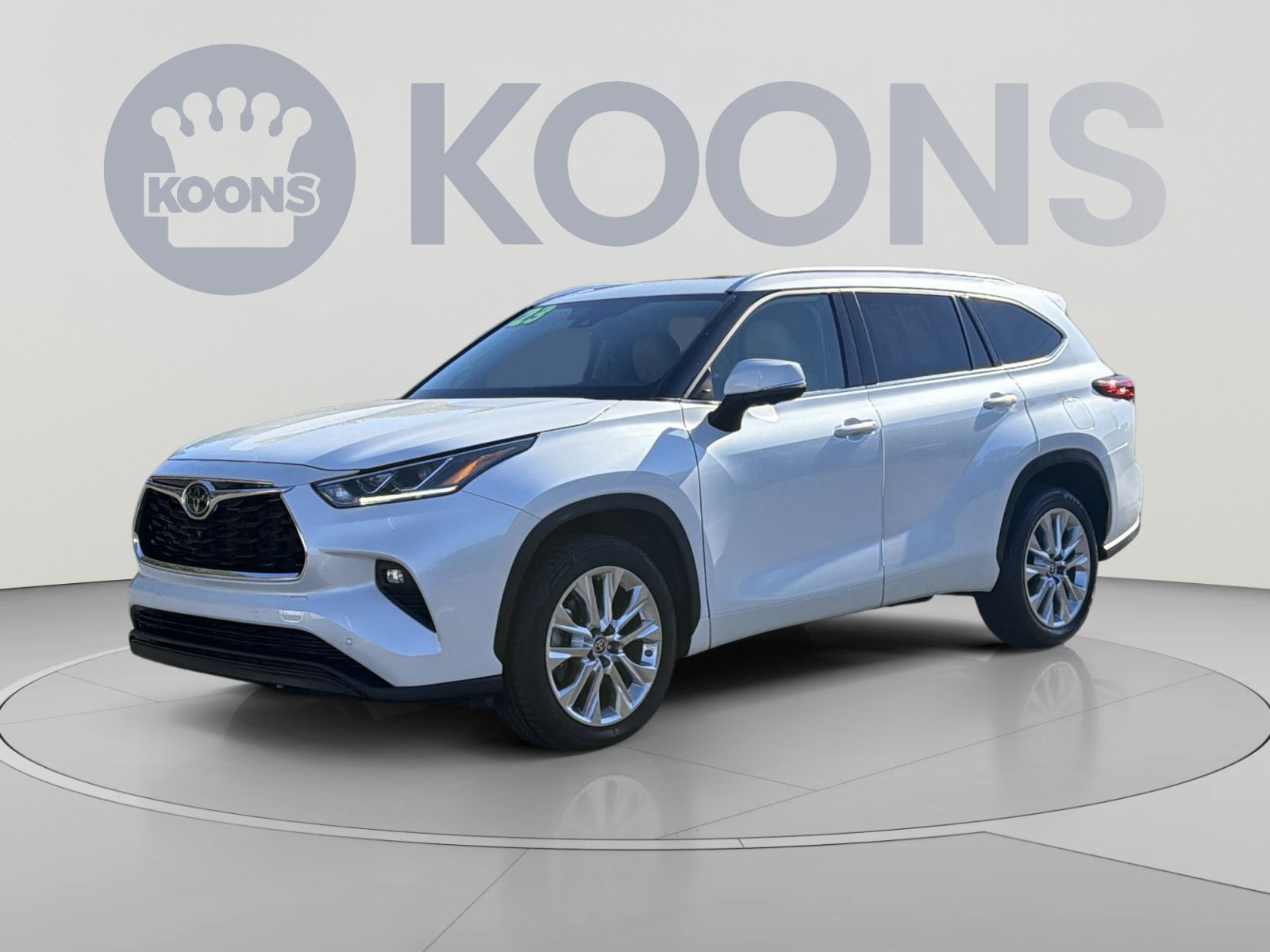 Used 2023 Toyota Highlander Limited FWD image 1
