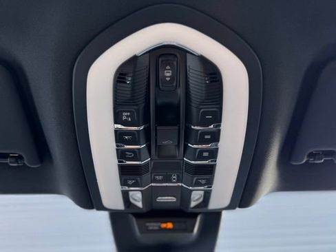 Certified 2026 Porsche Macan AWD/4WD image 26