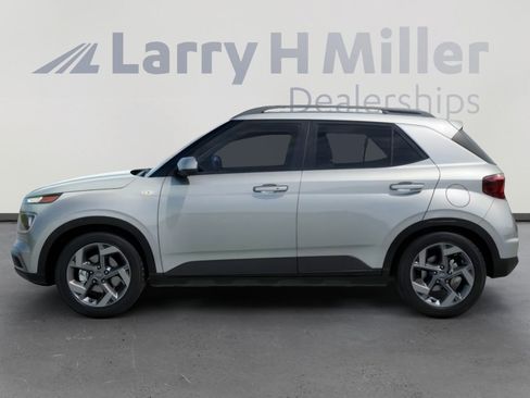 New 2026 Hyundai Venue SEL FWD image 3