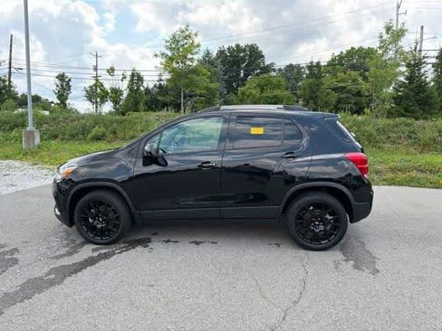 Used 2022 Chevrolet Trax LT w/ Premium Seat Package AWD/4WD image 14