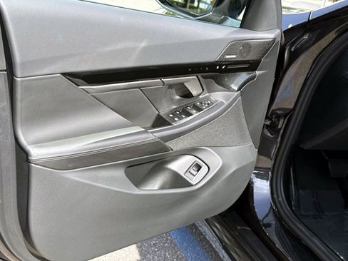 Used 2025 BMW 530i RWD image 16