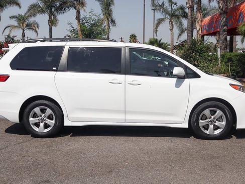 Used 2019 Toyota Sienna LE image 13