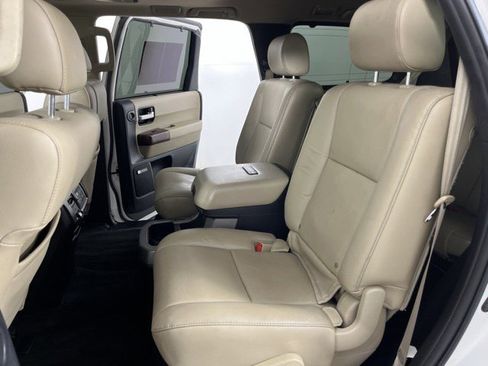 Used 2017 Toyota Sequoia Platinum RWD image 41