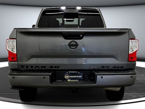 Used 2019 Nissan Titan SV w/ SV Convenience Package image 5