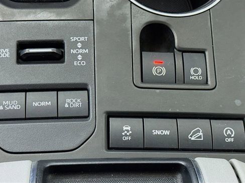 Used 2022 Toyota Highlander LE image 10