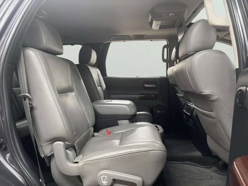 Used 2014 Toyota Sequoia Platinum image 26