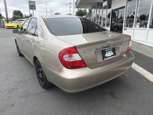 Used 2004 Toyota Camry LE FWD image 4