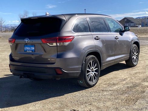 Used 2018 Toyota Highlander SE image 14