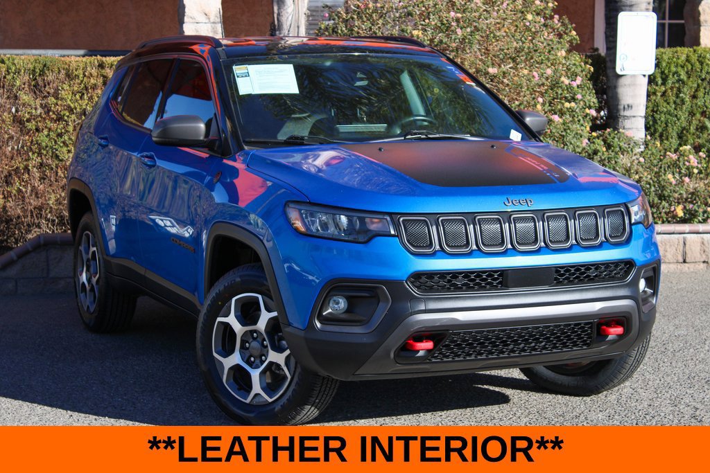 Used 2022 Jeep Compass Trailhawk w/ Trailhawk Convenience Group AWD/4WD image 2