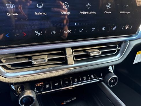 New 2026 Chevrolet Equinox EV LT image 29