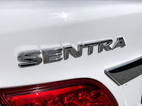 Used 2015 Nissan Sentra SV FWD image 10