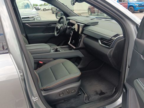 Used 2024 GMC Acadia AT4 w/ Luxury Package AWD/4WD image 20