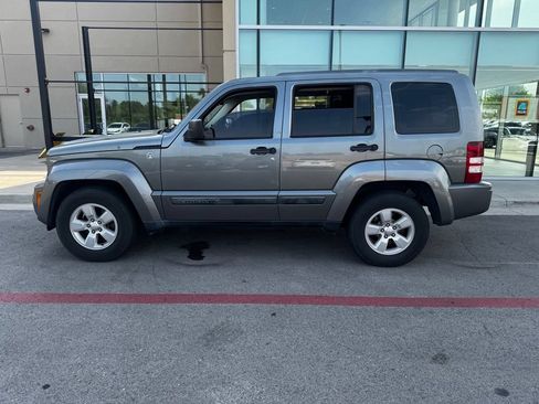 Used 2012 Jeep Liberty Sport AWD/4WD image 7