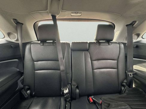 Used 2017 Honda Pilot Touring image 32