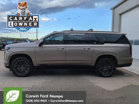 Used 2025 Cadillac Escalade ESV Sport Platinum w/ LPO, Floor Liner Package AWD/4WD image 6