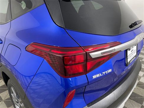 Certified 2022 Kia Seltos LX image 18