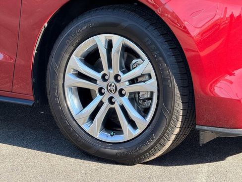 Used 2023 Toyota Sienna Platinum image 31