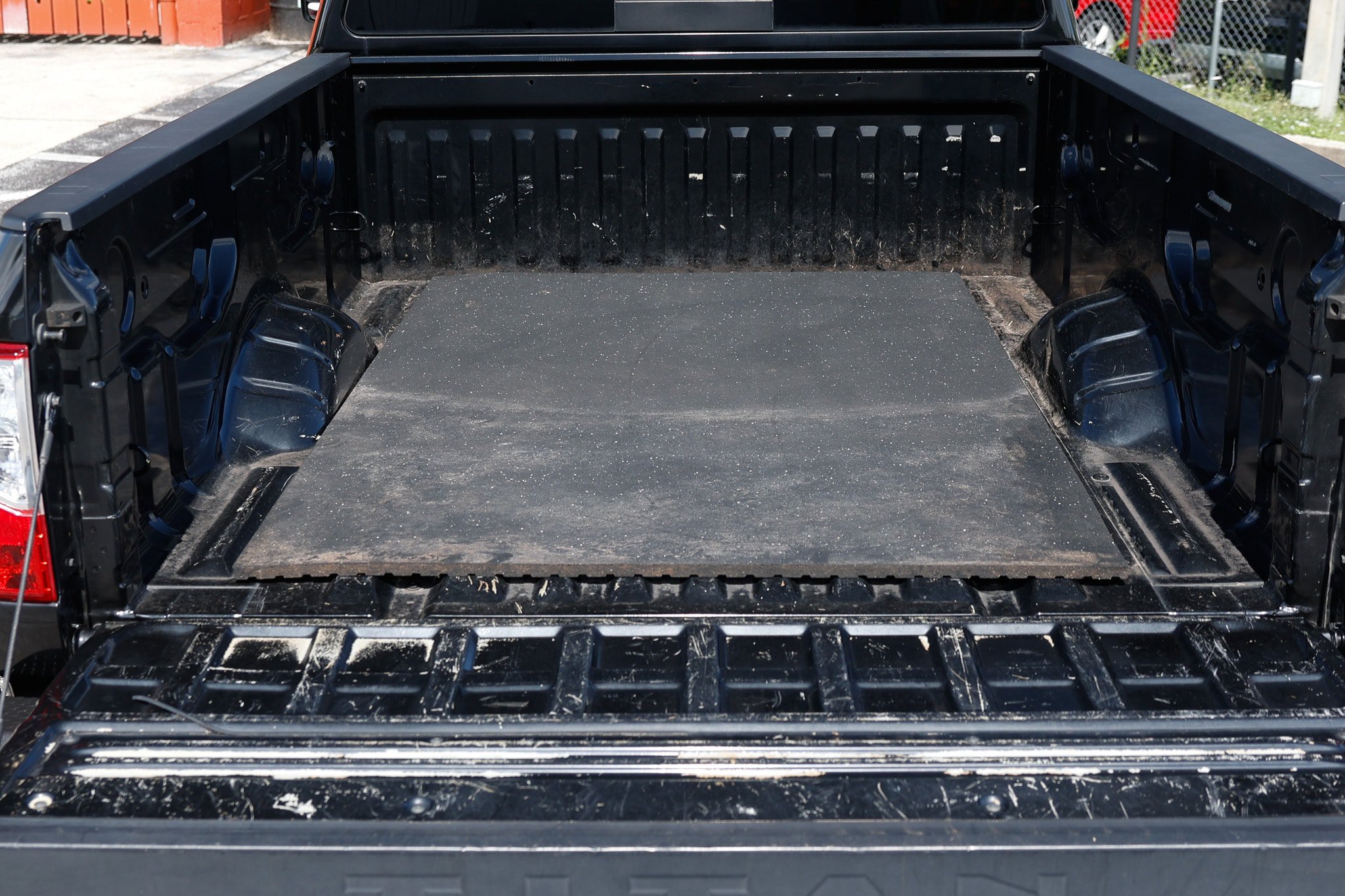 Used 2017 Nissan Titan SV AWD/4WD image 25
