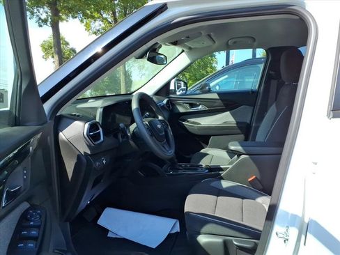 Used 2025 Chevrolet TrailBlazer LT w/ Driver Confidence Package image 8