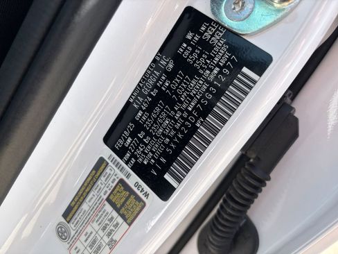 Used 2025 Kia Sportage LX image 28