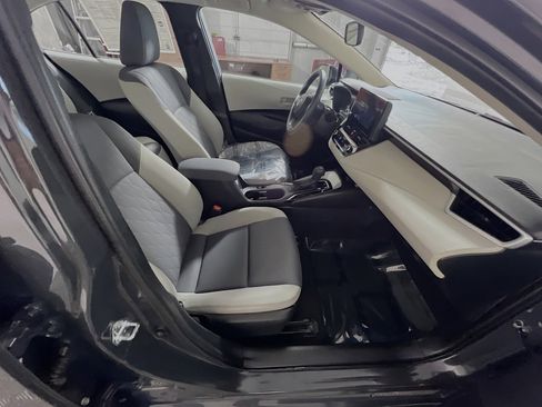 Used 2025 Toyota Corolla LE w/ LE Premium Package FWD image 31