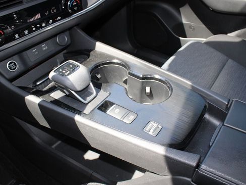 Used 2023 Nissan Rogue SV image 25