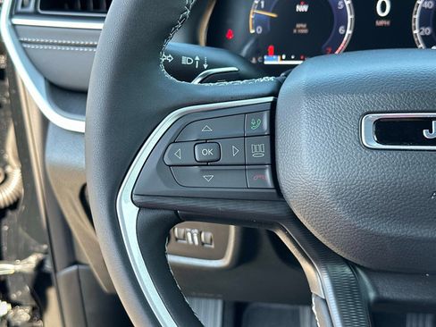 New 2025 Jeep Grand Cherokee Altitude AWD/4WD image 31