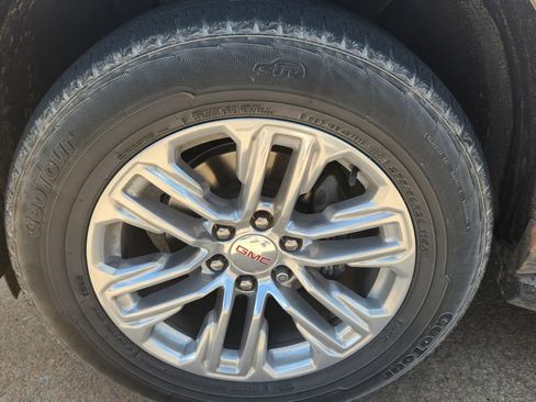 Used 2023 GMC Yukon XL SLT AWD/4WD image 10