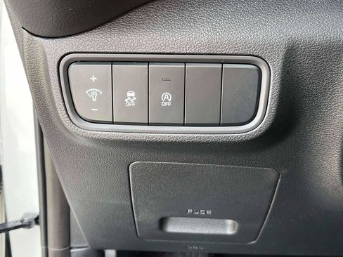 Used 2025 Kia Soul LX w/ LX Technology Package FWD image 16