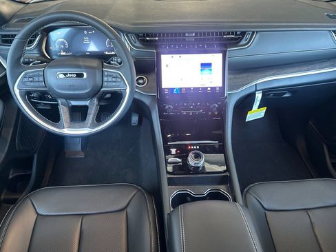 New 2025 Jeep Grand Cherokee Limited w/ Luxury Tech Group II image 12