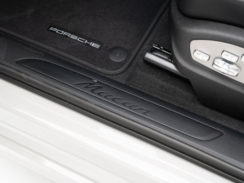 Certified 2026 Porsche Macan AWD/4WD image 14