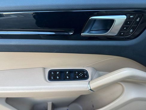 Used 2021 Porsche Cayenne Base image 14