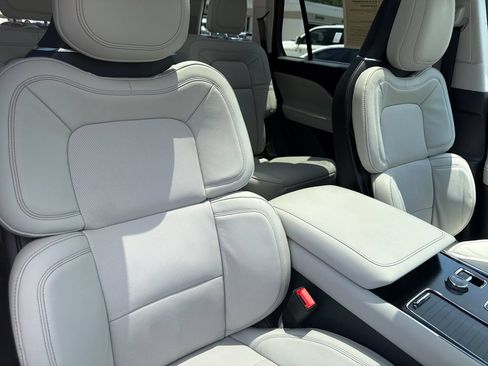 Used 2025 Lincoln Aviator Reserve w/ Luxury Package RWD image 40
