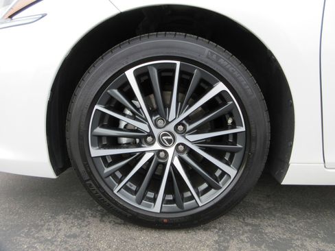 Used 2025 Lexus ES 350 w/ Premium Package image 51