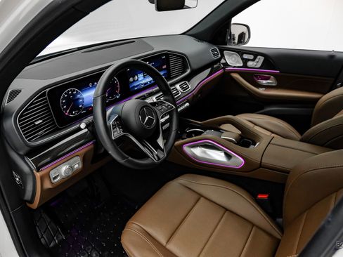 Used 2025 Mercedes-Benz GLE 450 4MATIC w/ AMG Line Exterior image 2