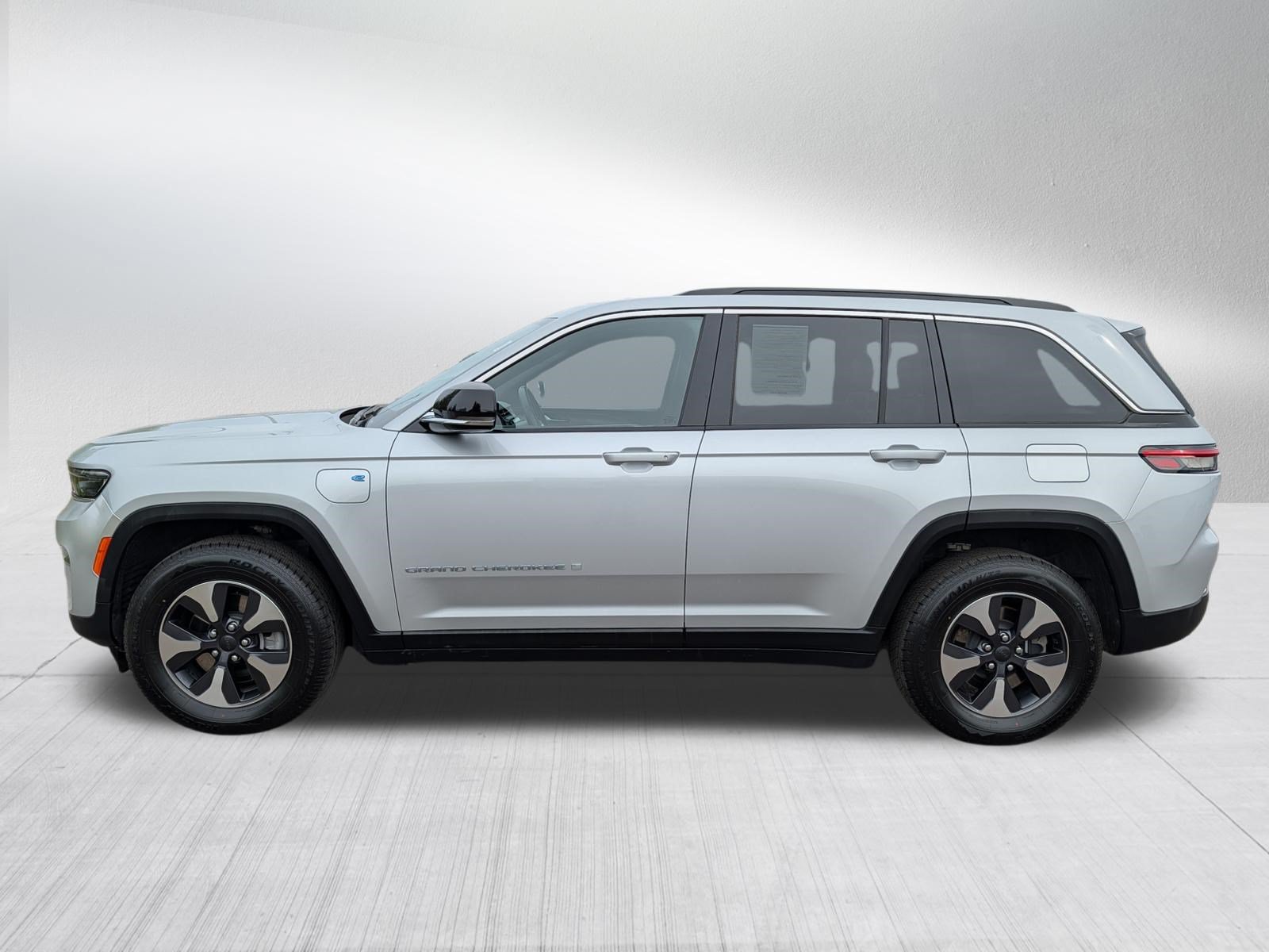 Used 2024 Jeep Grand Cherokee Limited 4xe AWD/4WD image 4