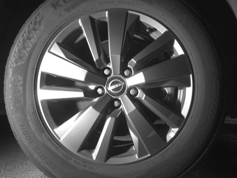 Used 2025 Nissan Pathfinder SV FWD image 13