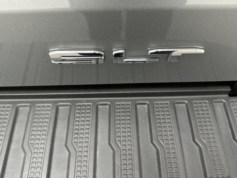 Used 2025 GMC Sierra 1500 SLT image 14