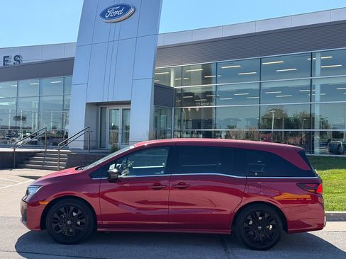 Used 2025 Honda Odyssey Sport-L image 3